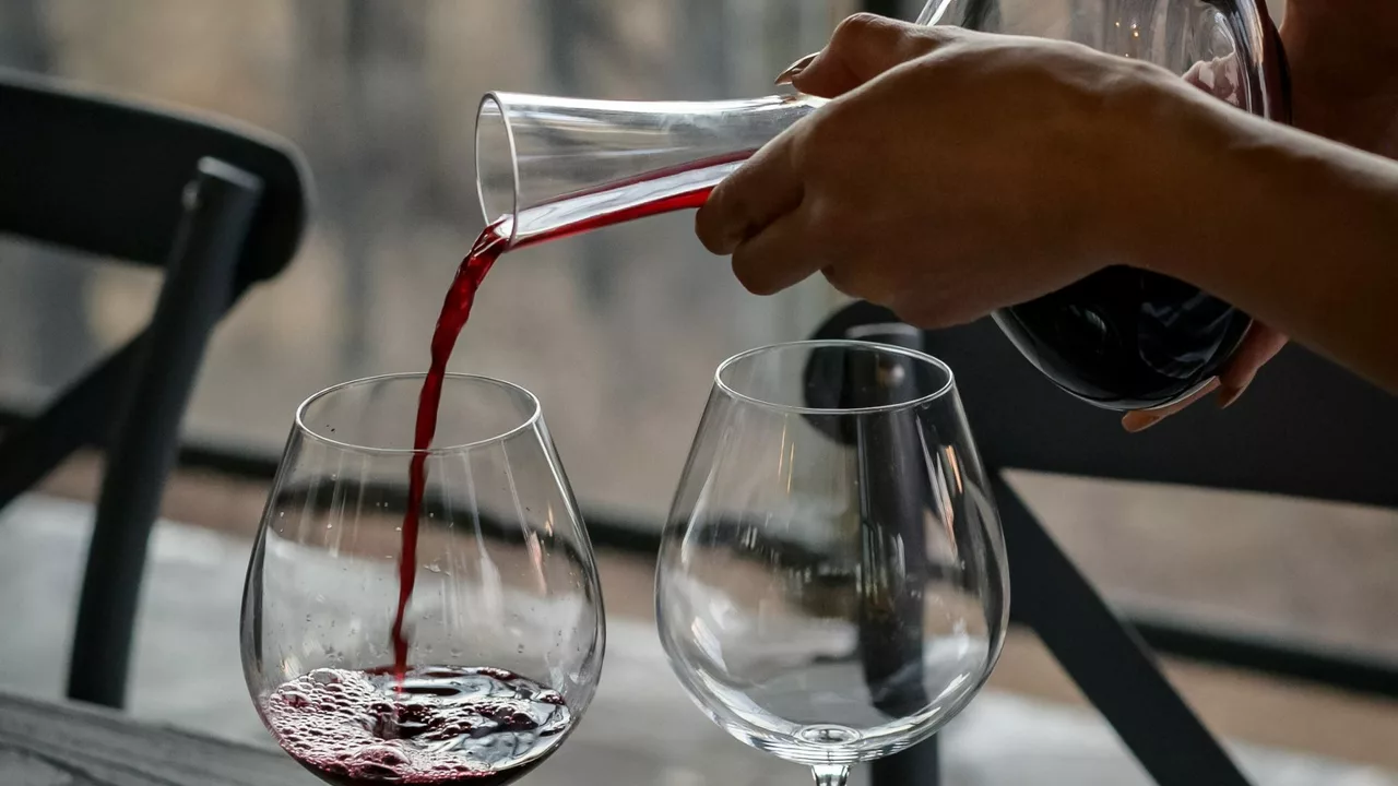 What does it mean when people say 'a wine must breathe'?